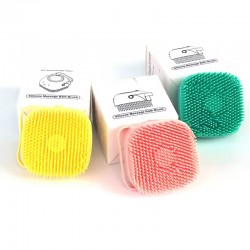 Wholesale Pet Cleaning Brush Non-Slip Grip for Easy Handling